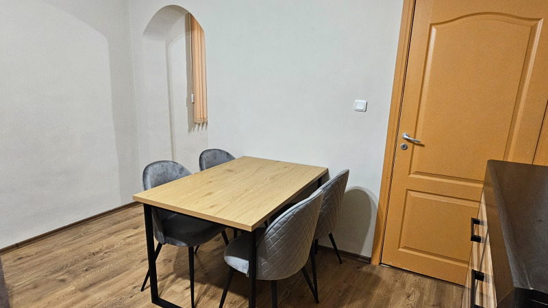 Под наем 2-СТАЕН, град Пазарджик, Център • 500 лв. / 255.65 € • 88355648 1