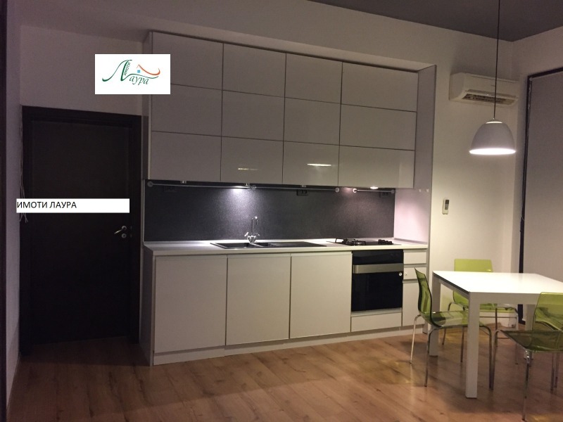 В аренду  1 спальня Шумен , Томбул джамия , 65 кв.м | 98587185