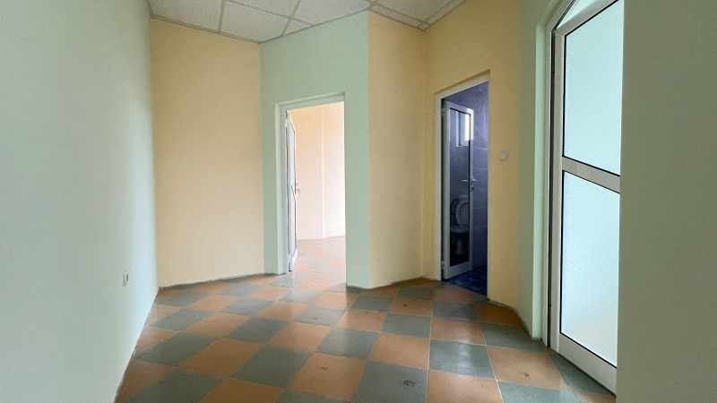 Дава под наем ОФИС, гр. Лом, област Монтана, снимка 7 - Офиси - 53142478