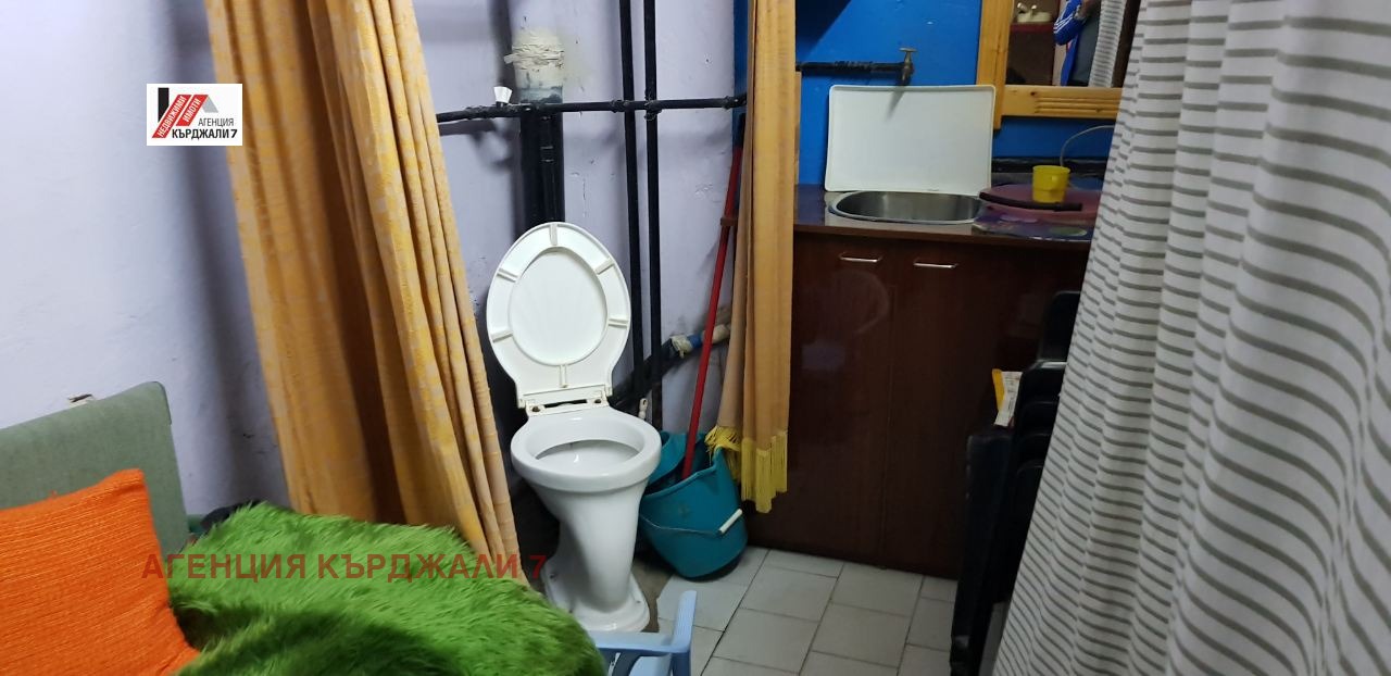 Дава под наем МАГАЗИН, гр. Кърджали, Възрожденци, снимка 6 - Магазини - 54198138