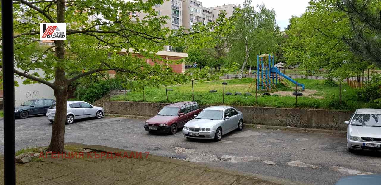 Дава под наем МАГАЗИН, гр. Кърджали, Възрожденци, снимка 7 - Магазини - 54198138