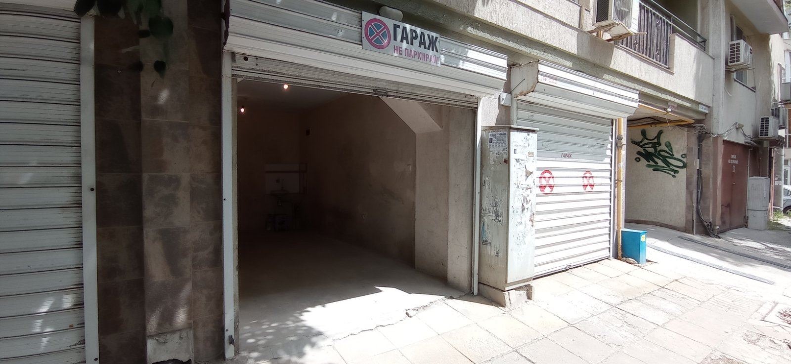 Дава под наем ГАРАЖ, ПАРКОМЯСТО, гр. Варна, Левски 1