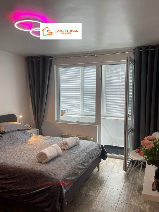 Дава под нем  2-стаен, град София, Център •  879 EUR • ID 85930107 — holmes.bg - [1] 