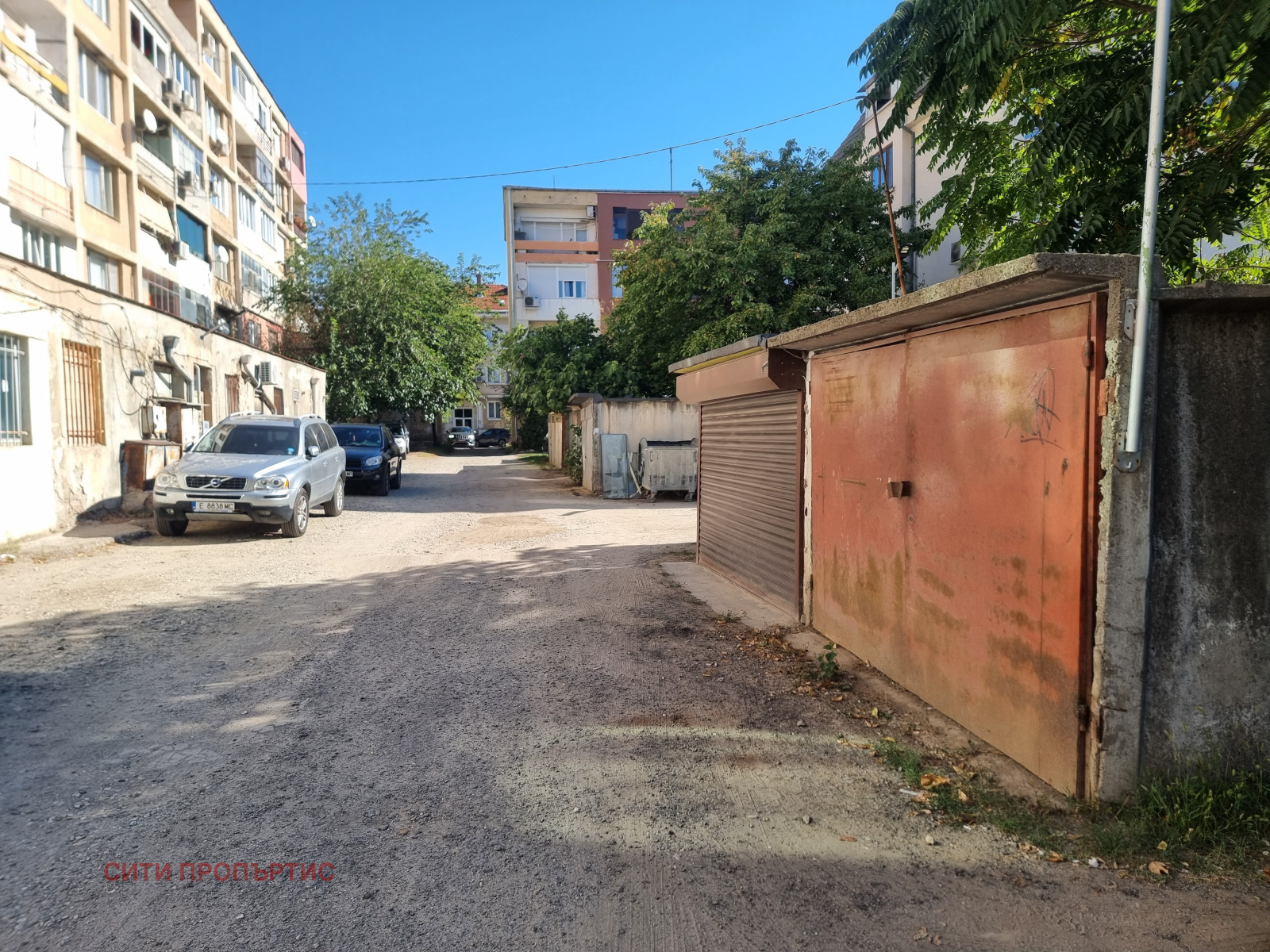 Дава под наем ГАРАЖ, ПАРКОМЯСТО, гр. Благоевград, Широк център, снимка 2 - Гаражи и паркоместа - 56093272