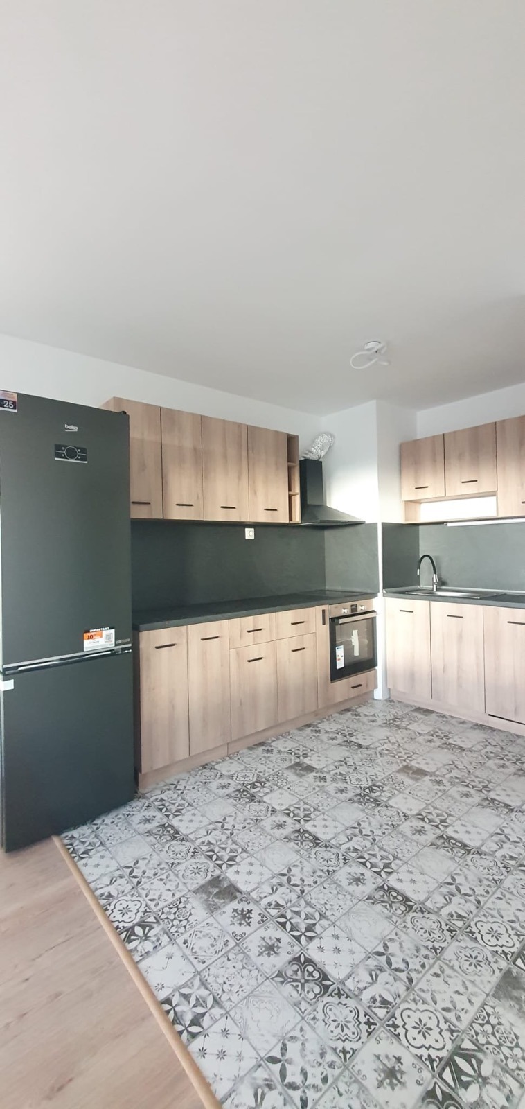 Дава под наем 2-СТАЕН, гр. София, Връбница 2