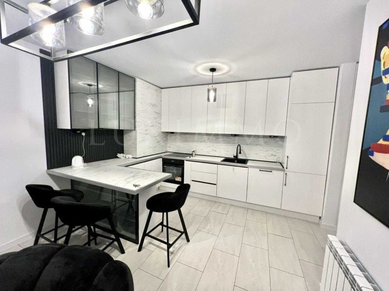 Дава под Наем 3-СТАЕН в град София, Манастирски ливади - 100 кв.м / 1 300 € » 2 542.58 лв., ЛУКСИММО