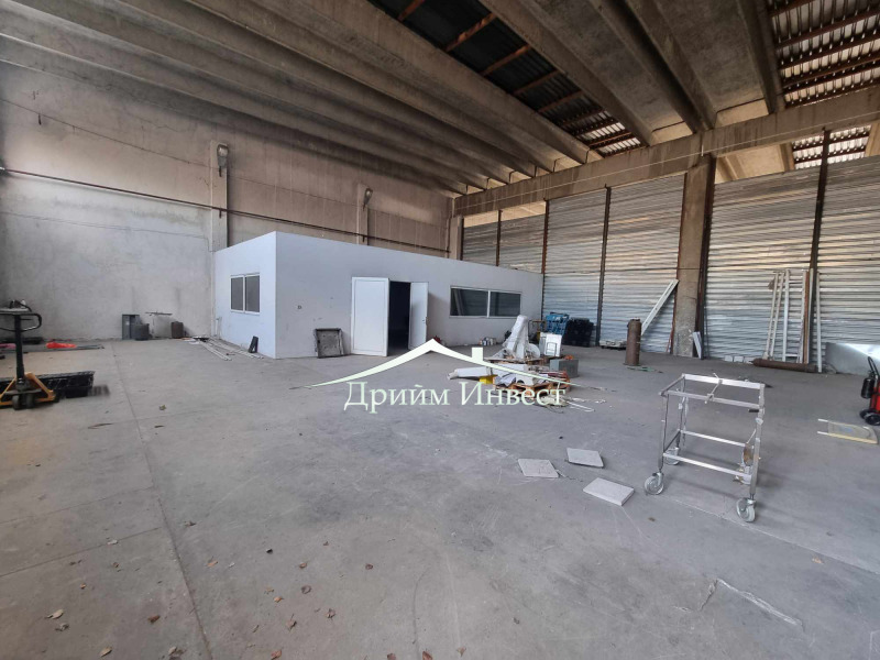 Дава под Наем СКЛАД в град Пловдив, Индустриална зона - Юг - 323 кв.м / 1 227 € » 2 399.80 лв., ДРИЙМ ИНВЕСТ