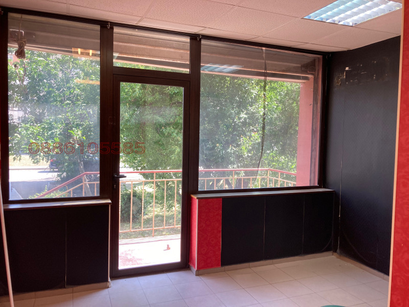 Издаје се  Схоп Софија , Надежда 4 , 26 м2 | 35417086 - слика [2]