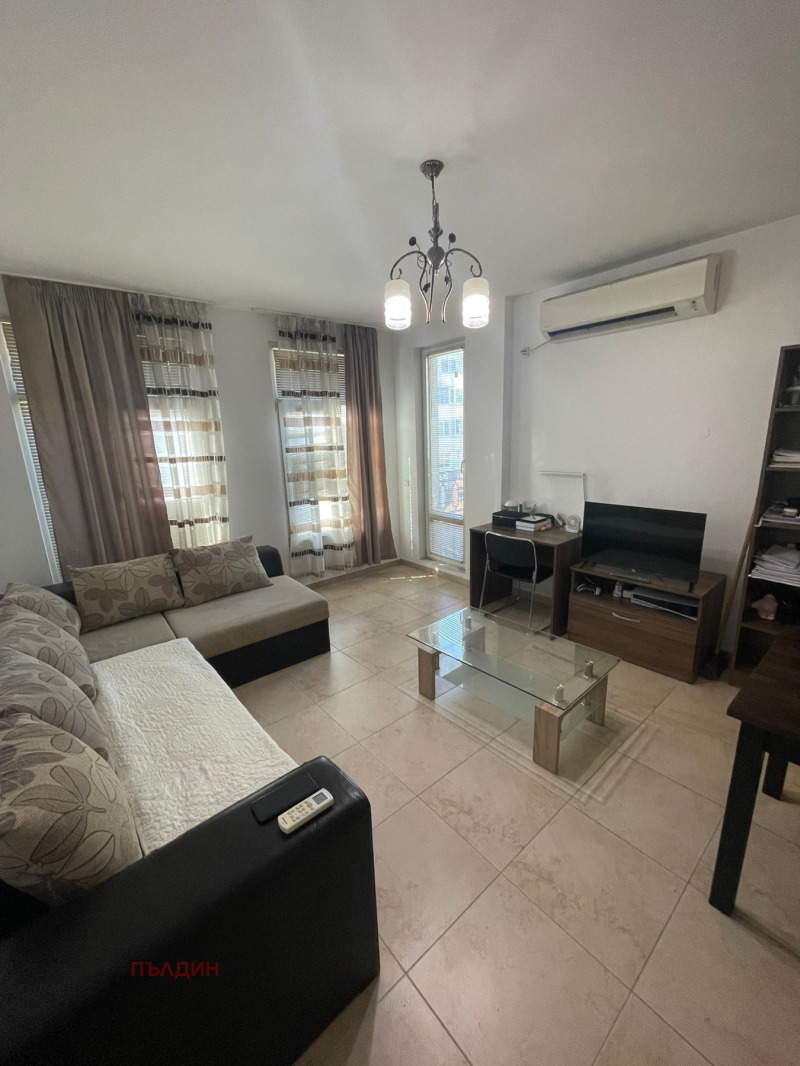 Zu vermieten  1 Schlafzimmer Plowdiw , Zentar , 70 qm | 82797919
