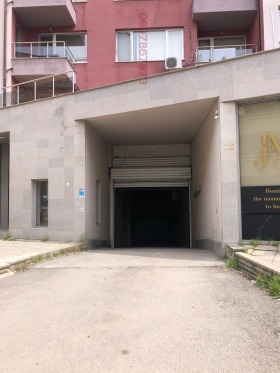 Parkeringsplads Studentski grad, Sofia 3