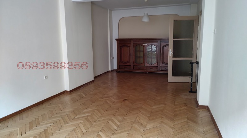 Дава под наем  3-стаен град София , Център , 100 кв.м | 75605377 - изображение [2]