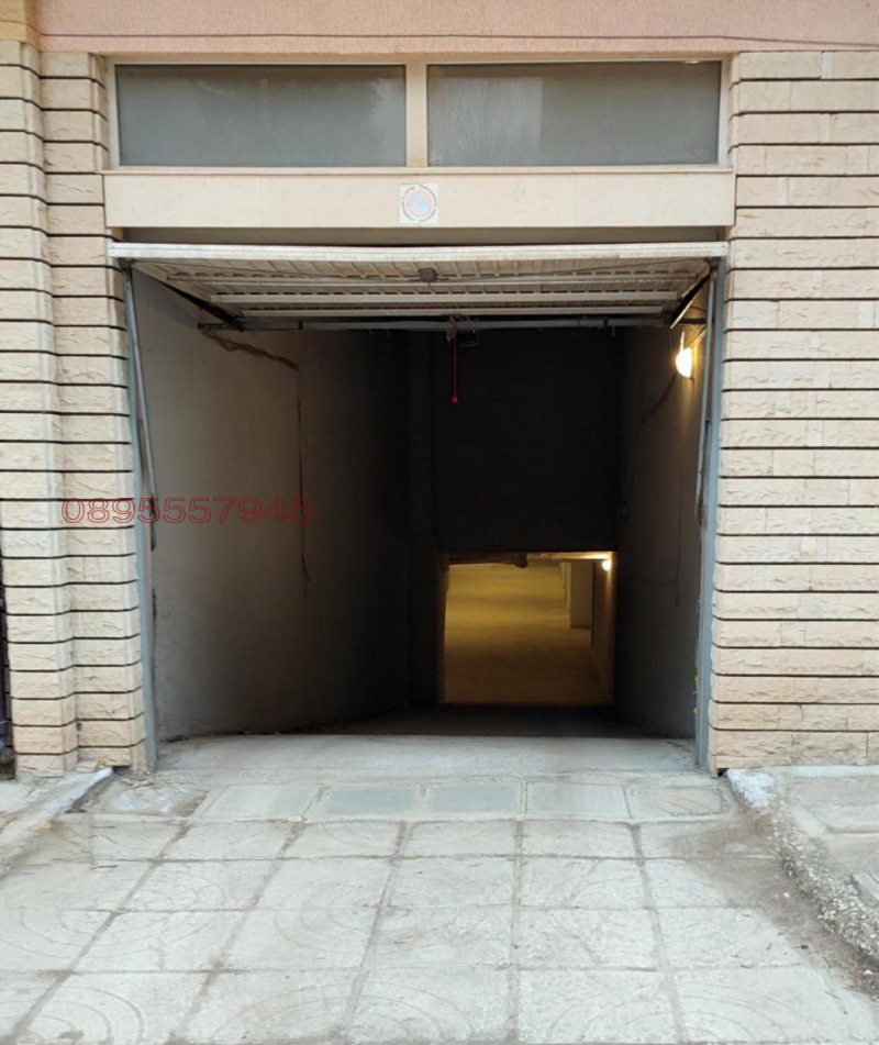 Дава под наем ГАРАЖ, ПАРКОМЯСТО, гр. Варна, Левски 1