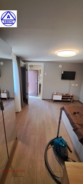 Maison Chirok tsentar, Pleven