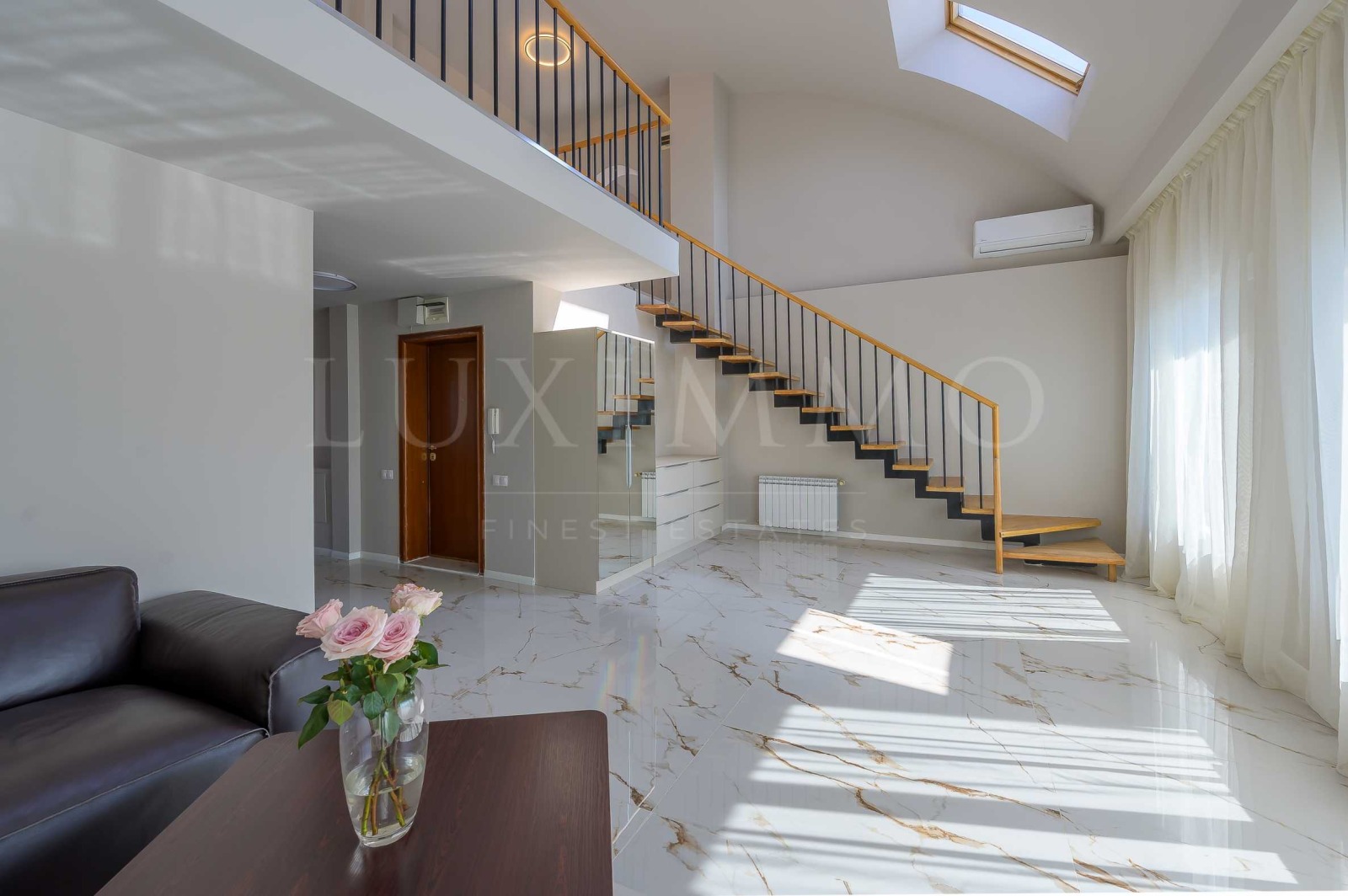 Дава под наем МНОГОСТАЕН, гр. София, Гоце Делчев, снимка 2 - Апартаменти - 53779522