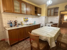 2 quartos Idealen centar, Pleven
