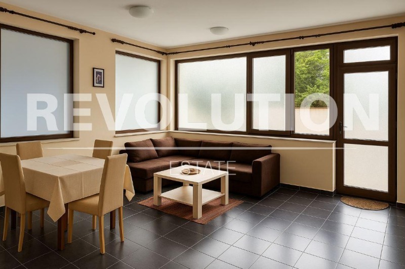 Дава под нем  2-стаен, град Варна, Бриз •  400 EUR • ID 56769029 — holmes.bg - [1] 