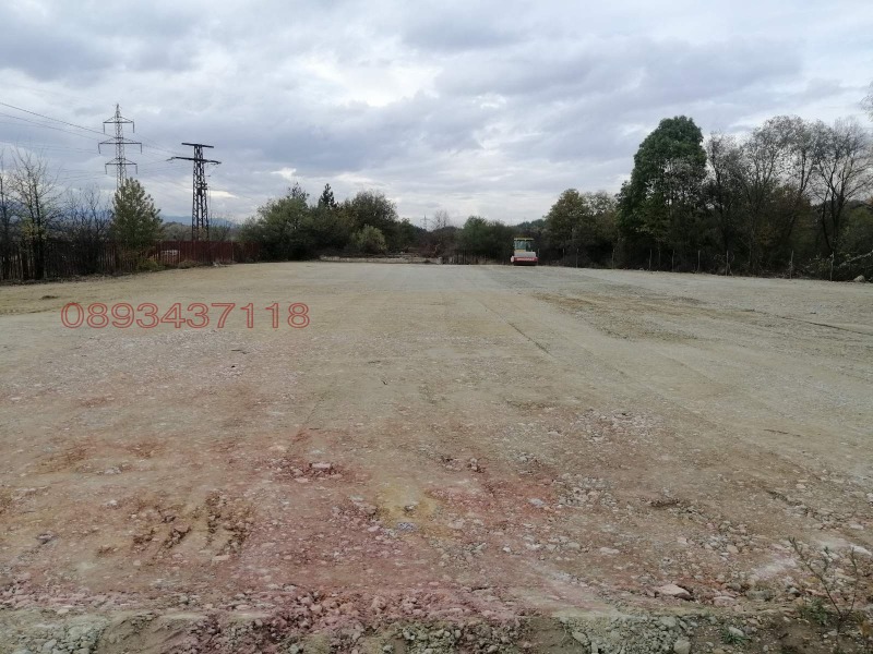 Дава под наем МЯСТО, с. Вакарел, област София област