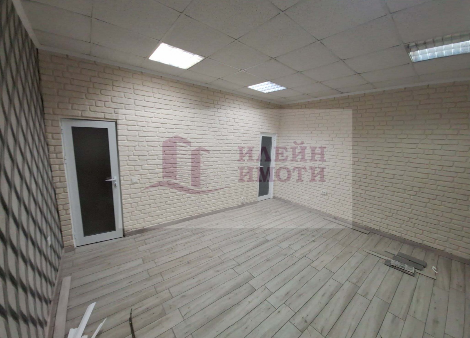 Дава под наем МАГАЗИН, гр. Русе, Родина 1, снимка 2 - Магазини - 55737586
