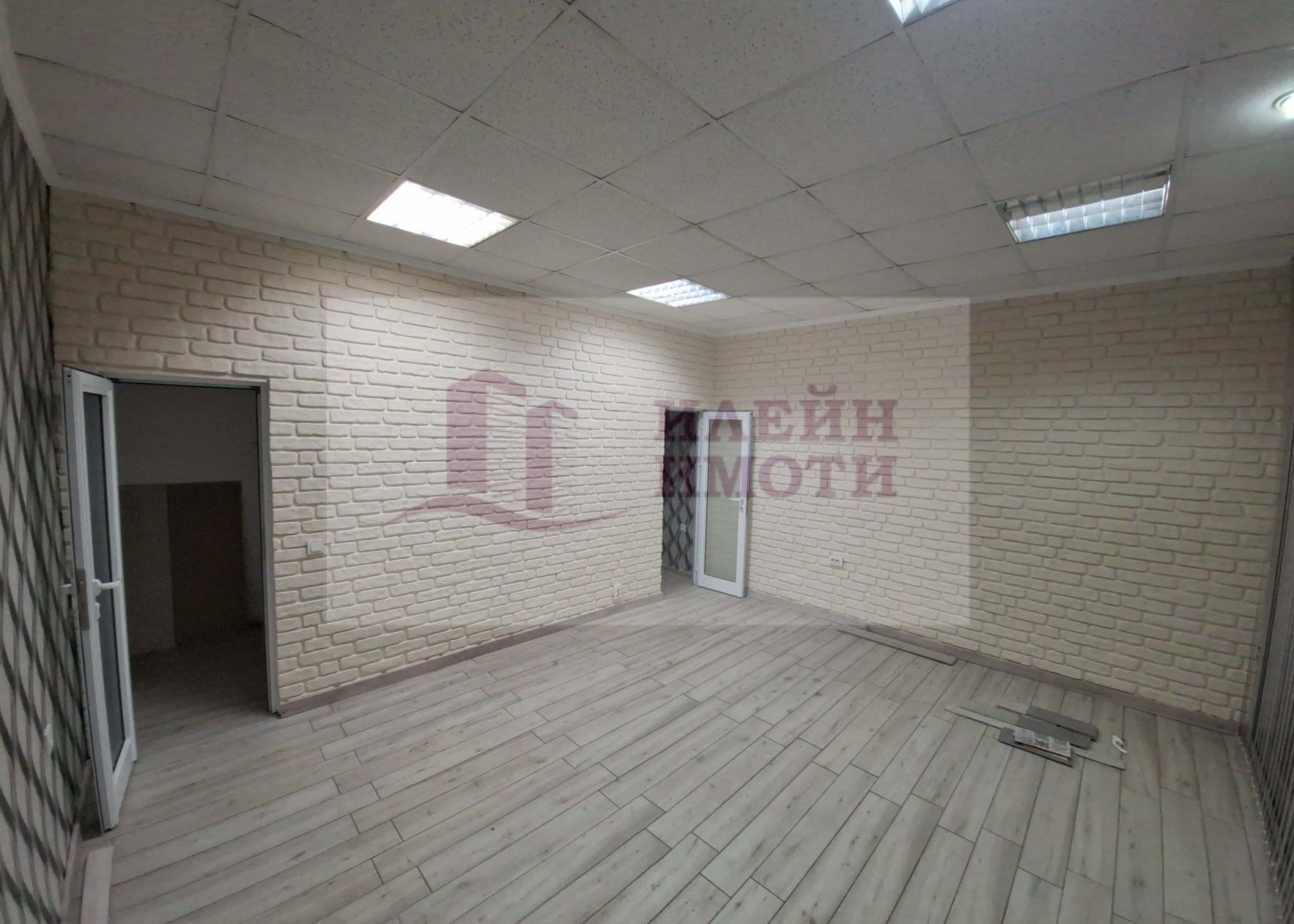 Дава под наем МАГАЗИН, гр. Русе, Родина 1, снимка 3 - Магазини - 55737586