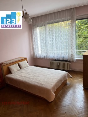 1 dormitorio Belite brezi, Sofia