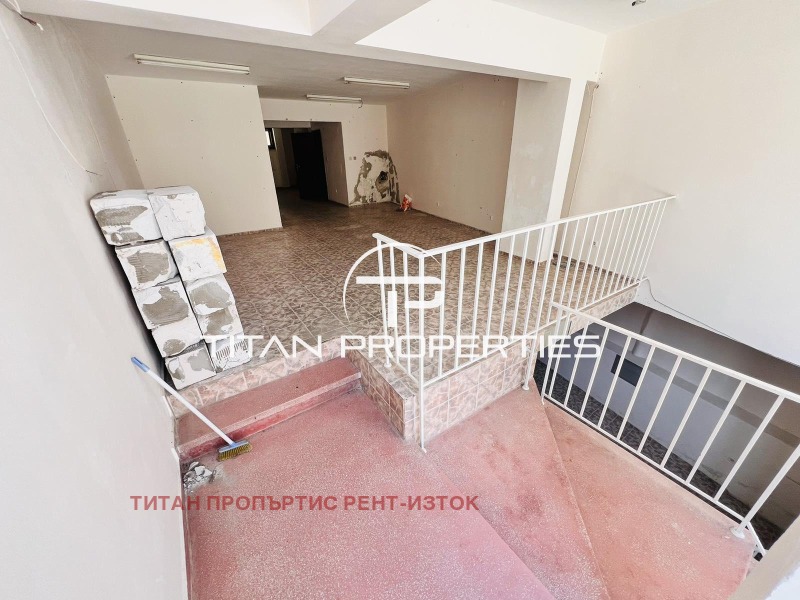 Дава под наем МАГАЗИН, гр. Бургас, Център, снимка 2 - Магазини - 53228609