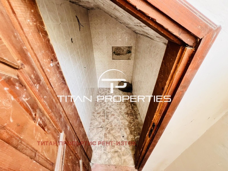 Дава под наем МАГАЗИН, гр. Бургас, Център, снимка 8 - Магазини - 53228609