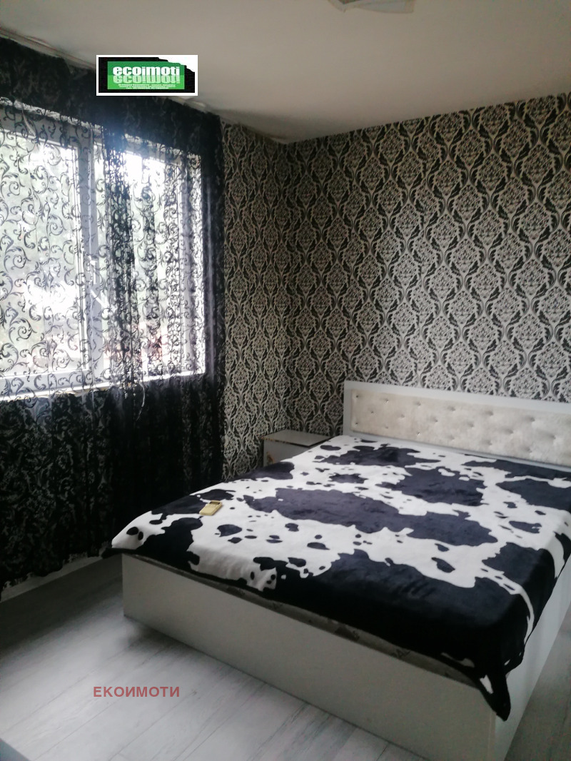 Издаје се  1 спаваћа соба Софија , Карпузица , 65 м2 | 73387441