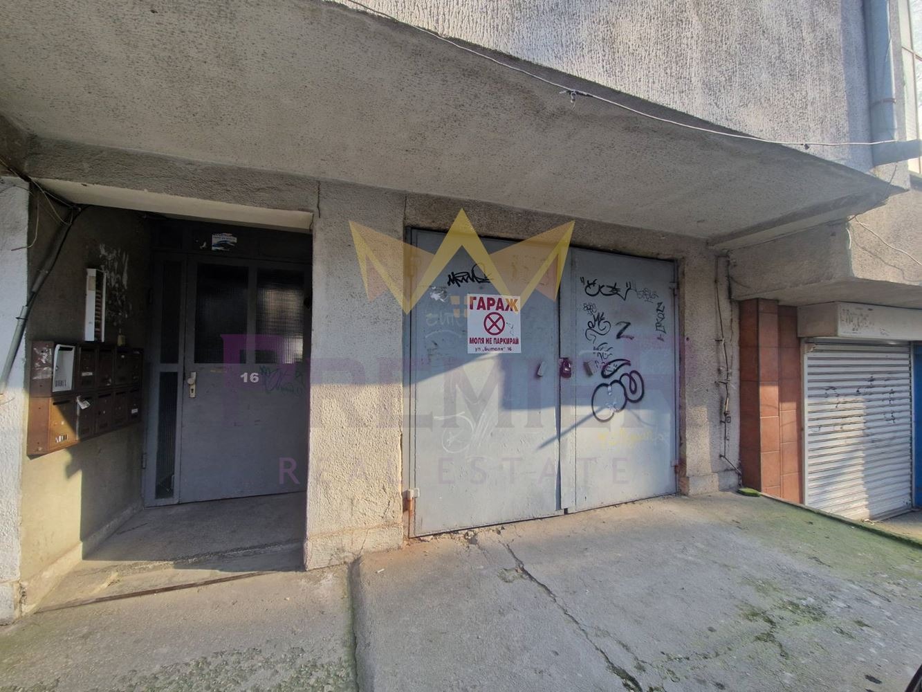 Дава под наем ГАРАЖ, ПАРКОМЯСТО, гр. Варна, Окръжна болница-Генерали, снимка 2 - Гаражи и паркоместа - 54053670