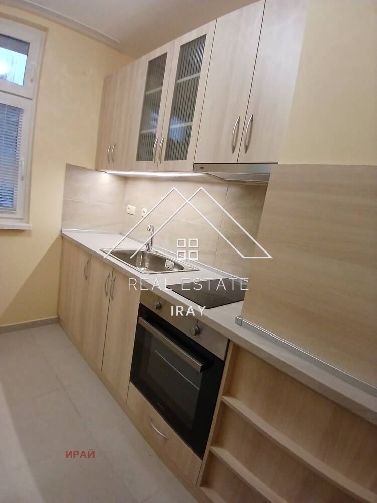 A louer  3+ chambres Stara Zagora , Tsentar , 90 m² | 27899661