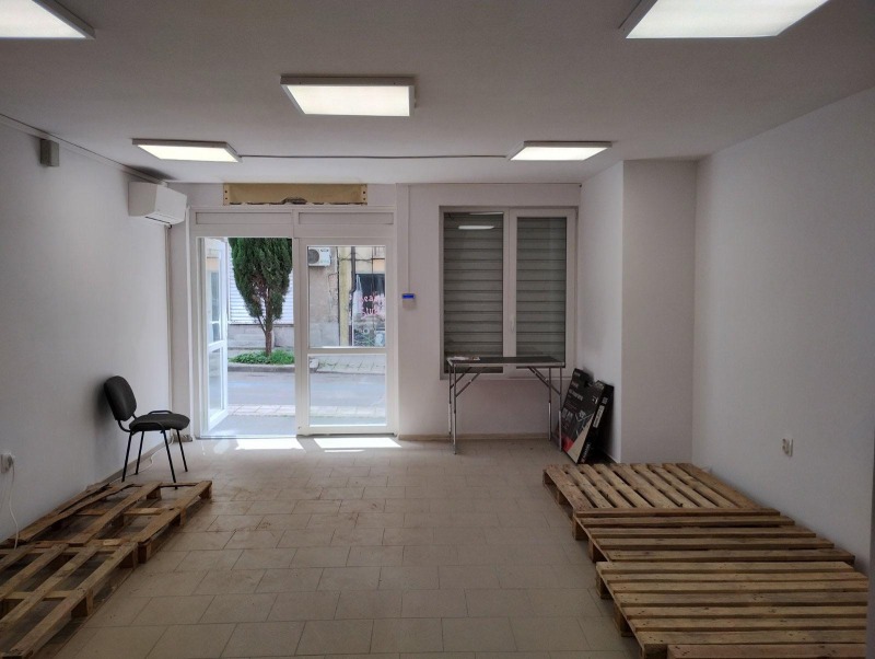 A louer  Boutique Bourgas , Vazrajdane , 45 m² | 82058724