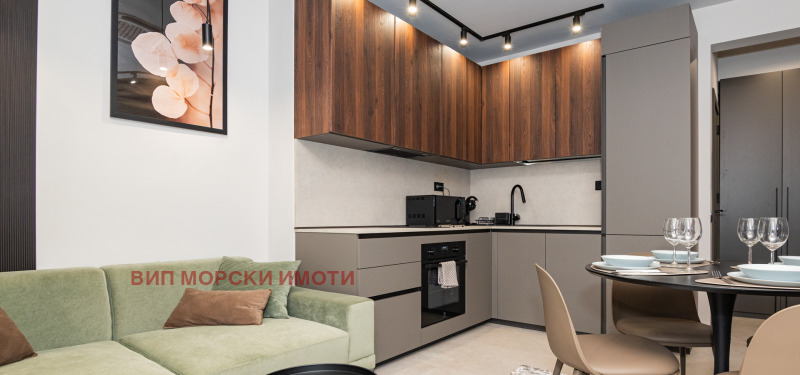 Дава под наем 3-СТАЕН, гр. Бургас, Център