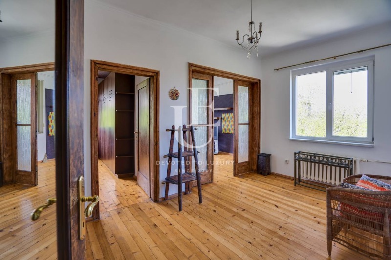 Дава под нем  3-стаен, град София, Докторски паметник •  900 EUR • ID 44210118 — holmes.bg - [1] 