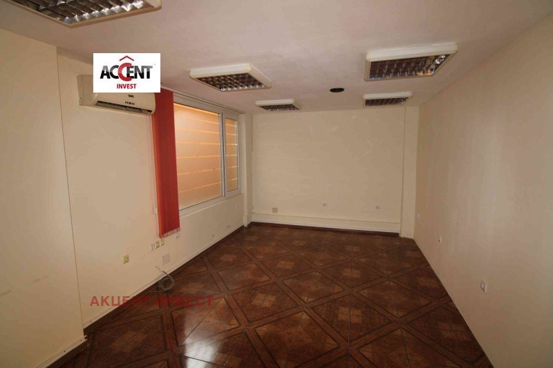 Дава под наем ОФИС, гр. Варна, ЖП Гара, снимка 2 - Офиси - 52523455