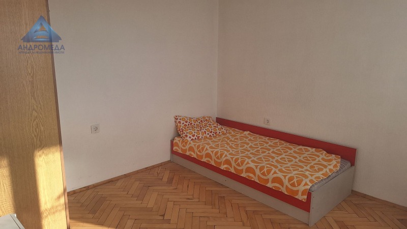 В аренду  2 спальни Плевен , 9-ти квартал , 120 кв.м | 41150650 - изображение [6]