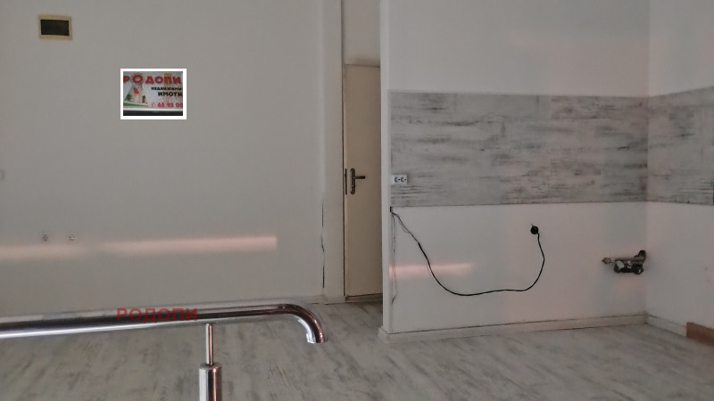 Дава под наем МАГАЗИН, гр. Пловдив, Център