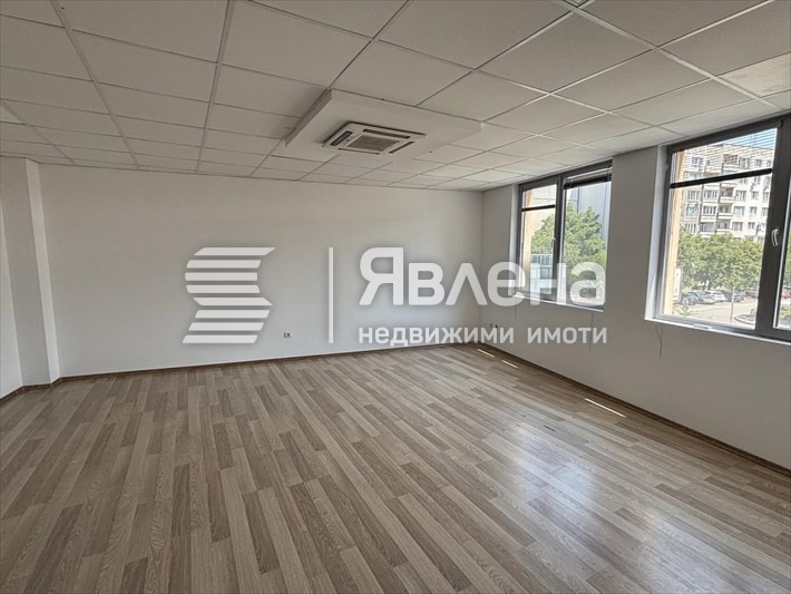 A louer  Bureau Sofia , Mladost 2 , 180 m² | 10730402