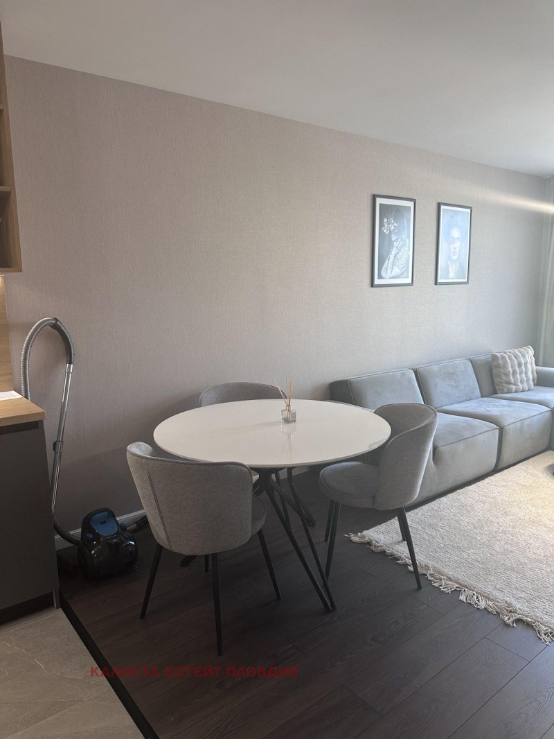 Zu vermieten  1 Schlafzimmer Plowdiw , Zentar , 80 qm | 77466132