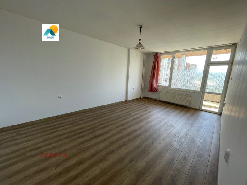 Дава под нем  2-стаен, град София, Красна поляна 3 •  375 EUR • ID 19735591 — holmes.bg - [1] 