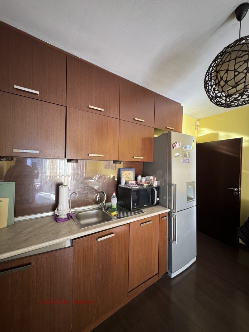 Дава под наем 3-СТАЕН, гр. София, Хладилника