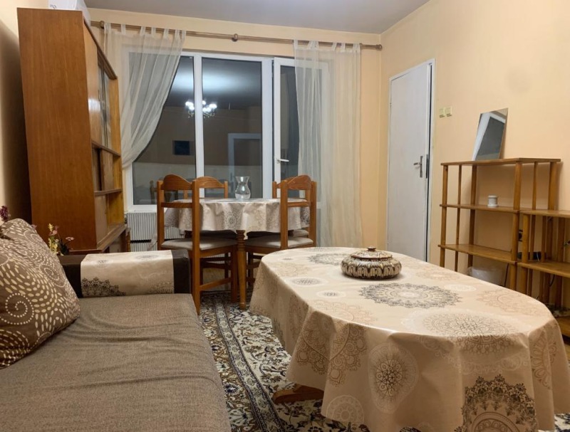 Дава под нем  2-стаен, град Пловдив, Кършияка •  325 EUR • ID 48790514 — holmes.bg - [1] 