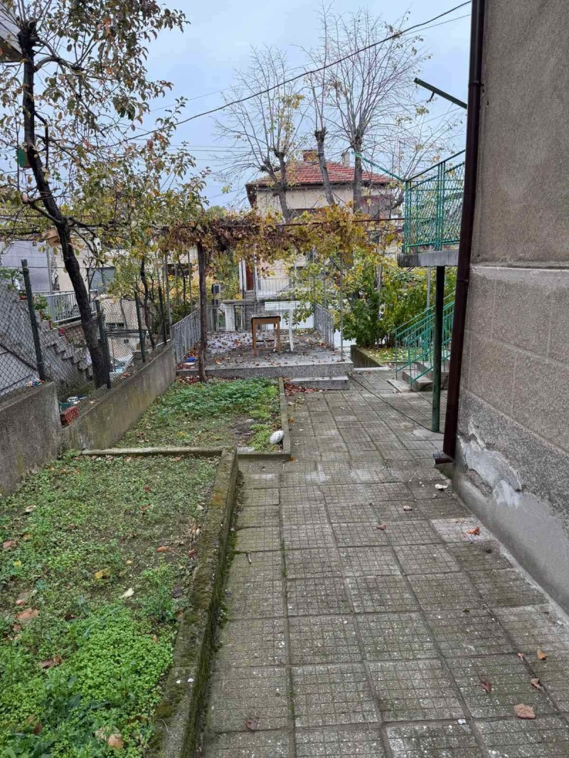 Дава под наем КЪЩА, гр. Асеновград, област Пловдив, снимка 10 - Къщи - 52659184