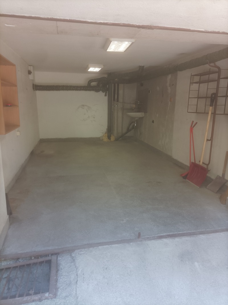 Til leje  Garage Sofia , Ivan Vazov , 16 kvm | 95357758
