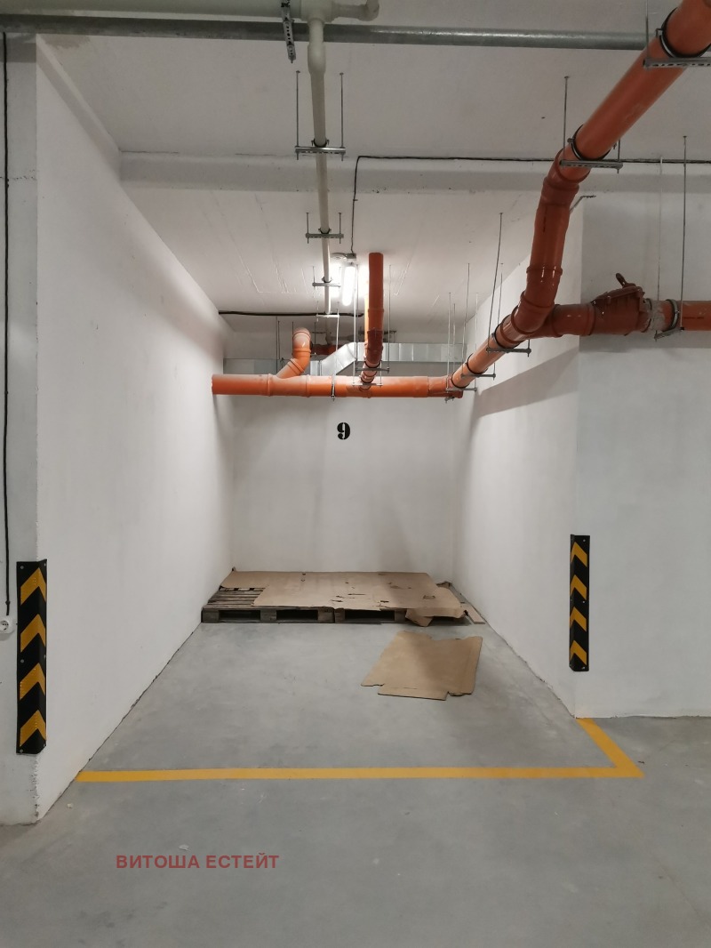 Te huur  Parkeerplaats Sofia , Ljulin - tsentar , 25 m² | 35046829