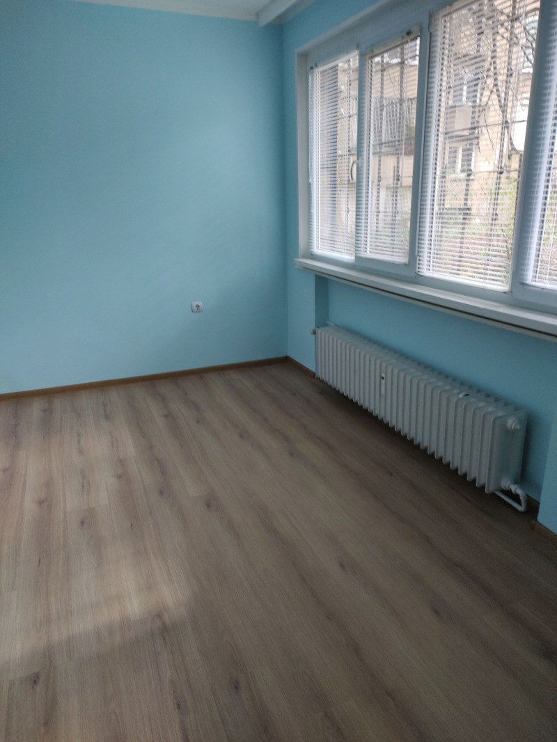 Дава под Наем ОФИС в град София, Център - 30 кв.м / 450 € » 880.12 лв., АБРАКАД КОНСУЛТ ЕООД