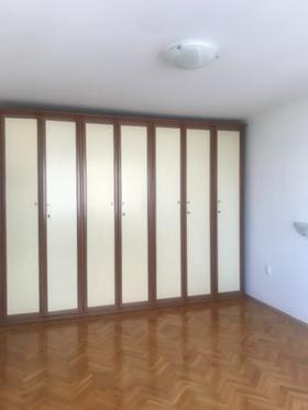 3 camere da letto Iztok, Sofia 4