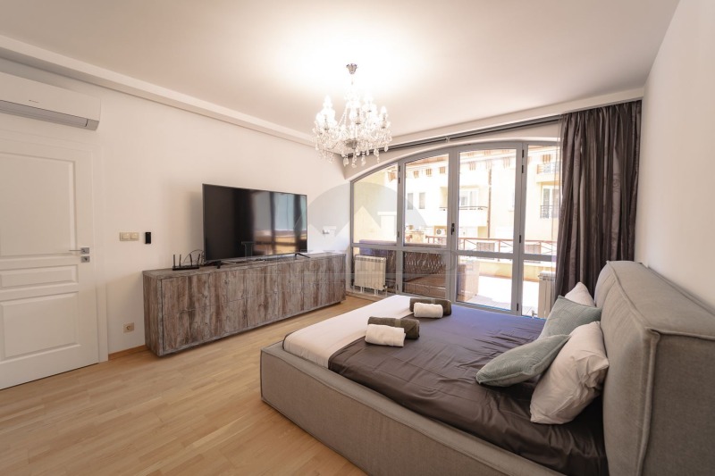 Издаје се  3 спаваће собе Софија , Изток , 220 м2 | 65083608 - слика [8]
