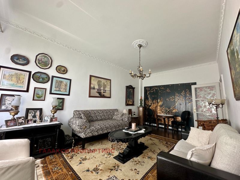 Дава под нем  2-стаен, град София, Център •  700 EUR • ID 19842831 — holmes.bg - [1] 