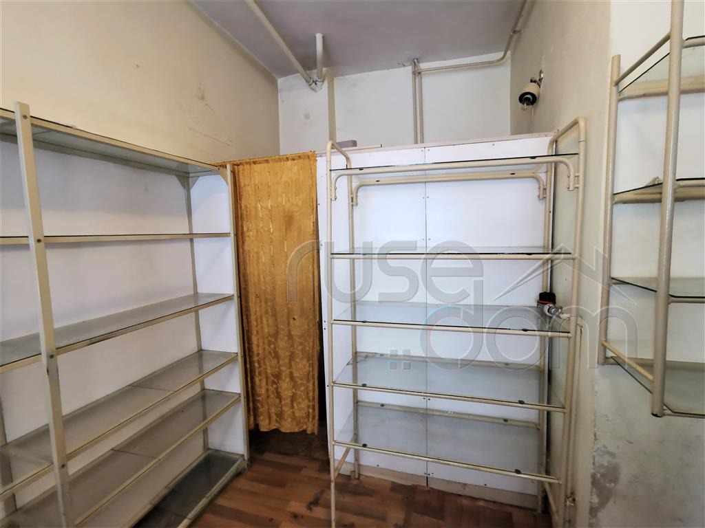 Дава под наем МАГАЗИН, гр. Русе, Център, снимка 2 - Магазини - 52603839