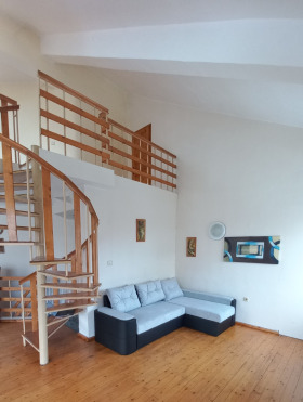 İki Katlı Daire Lozenec, Sofia