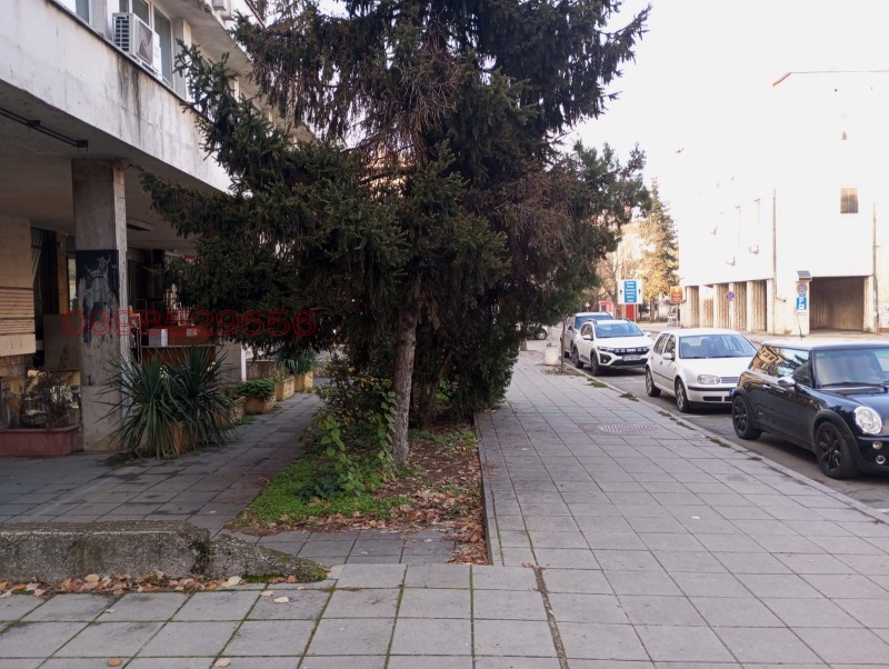 Дава под наем МАГАЗИН, гр. Ловеч, Център, снимка 2 - Магазини - 53062150